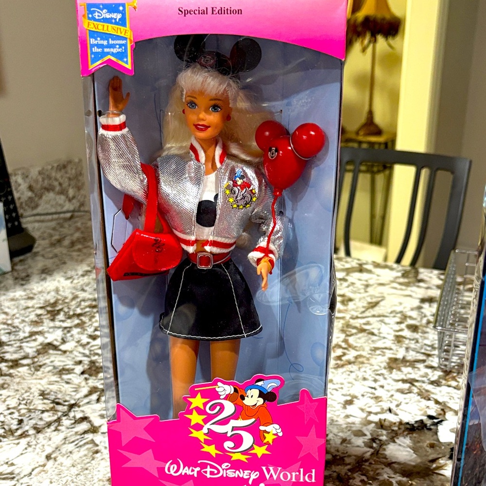 Lot - Disney Exclusive Barbie